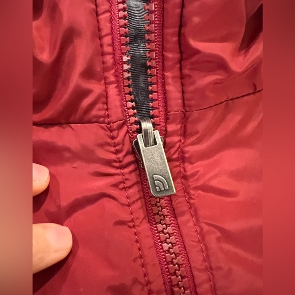 The North Face Red Padded Jacket with Gray Trim – Vintage Style – Size Medium. - Picture 6 of 17